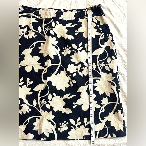 Banana Republic Floral Dark Blue and White Women's Skirt Size 12 - Picture 7 of 10